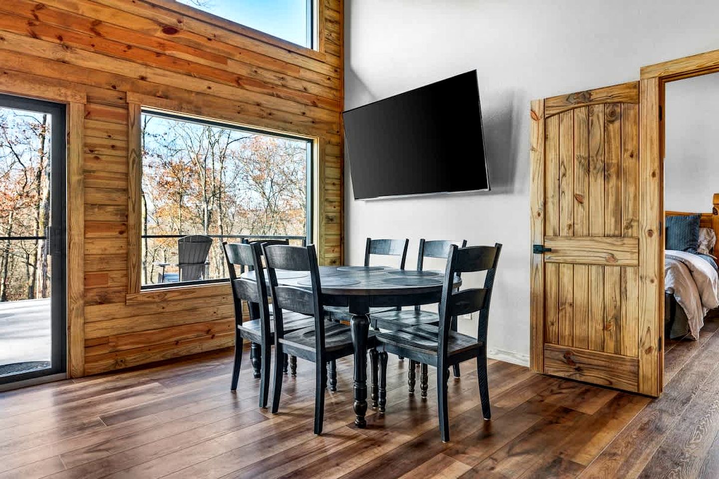 Secluded Riverfront Cabin with Scenic Bluffs near Fayetteville, Arkansas