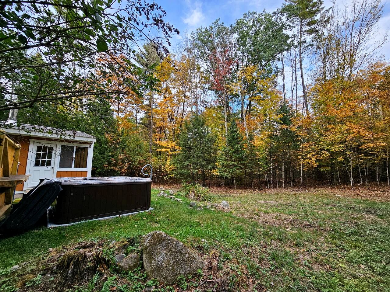 Beautiful Cozy Cabin with Hot Tub and Fire Pit near Haverhill, New Hampshire