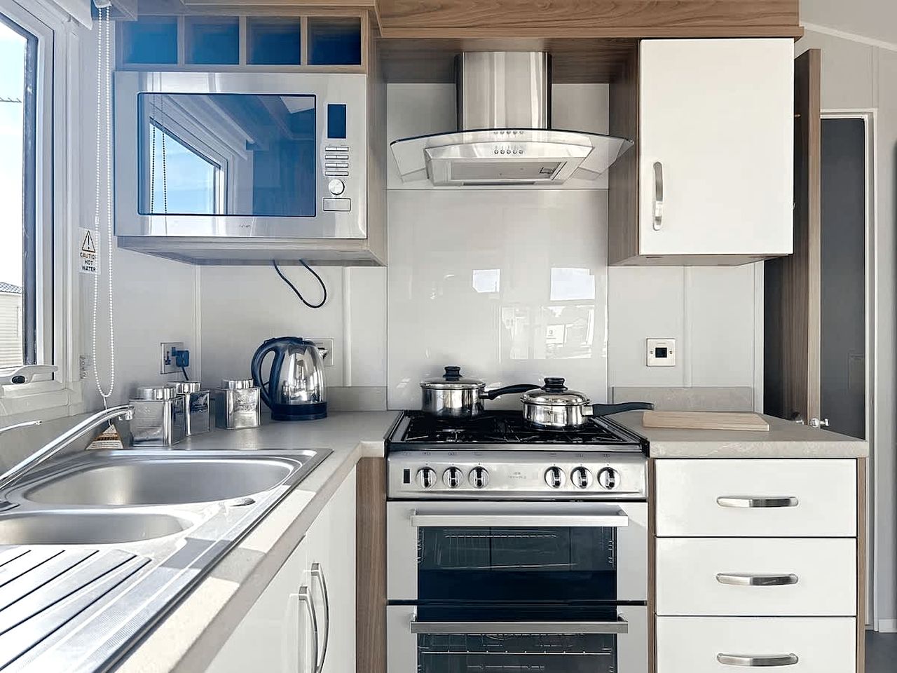 Peaceful Beachside Holiday Home with On-Site Activities, Parking & Modern Comfort in Scotland, United Kingdom