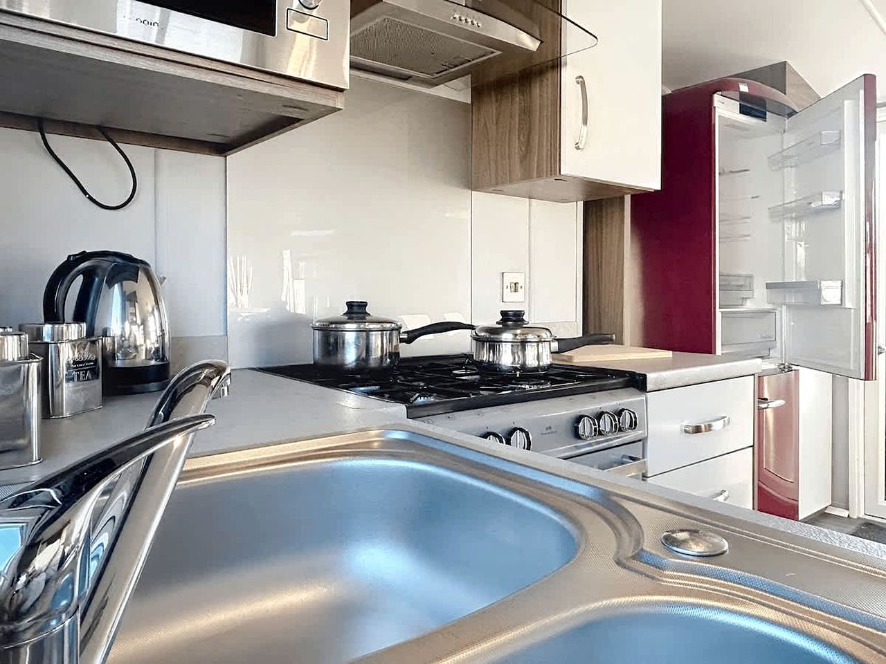 Peaceful Beachside Holiday Home with On-Site Activities, Parking & Modern Comfort in Scotland, United Kingdom