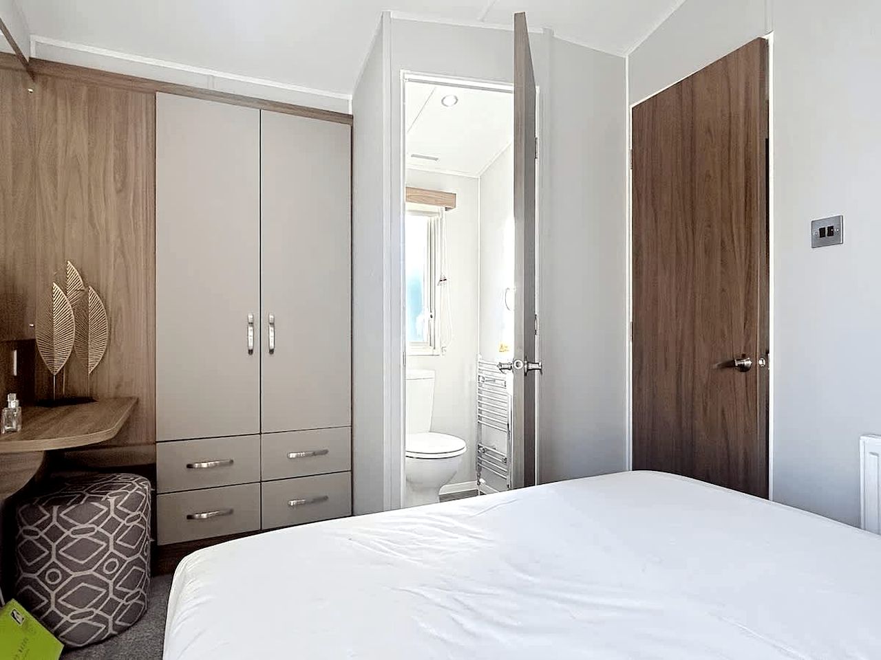 Peaceful Beachside Holiday Home with On-Site Activities, Parking & Modern Comfort in Scotland, United Kingdom