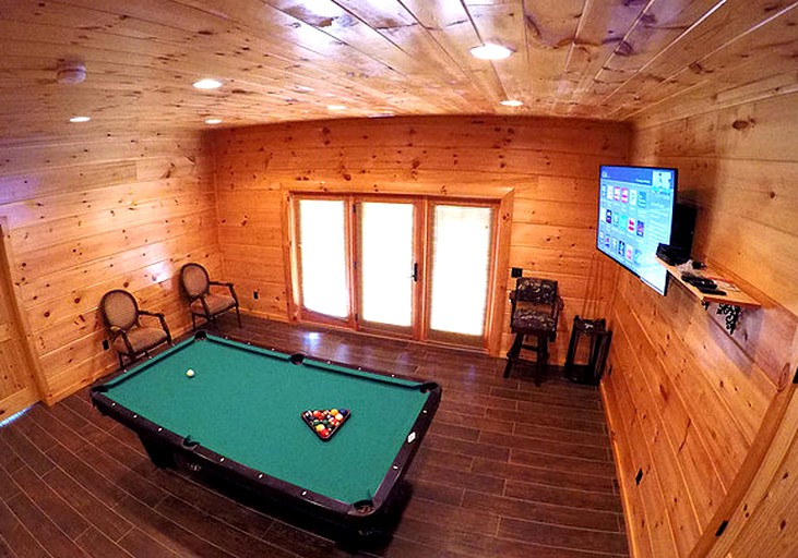 Log Cabins (Dobson, North Carolina, United States)