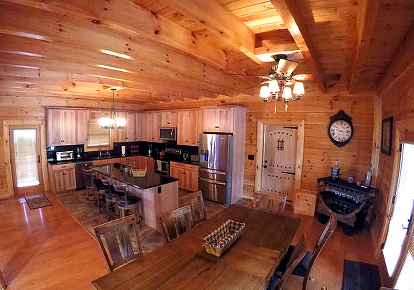 Luxurious Log Cabin Getaway with a Hot Tub in Dobson, North Carolina
