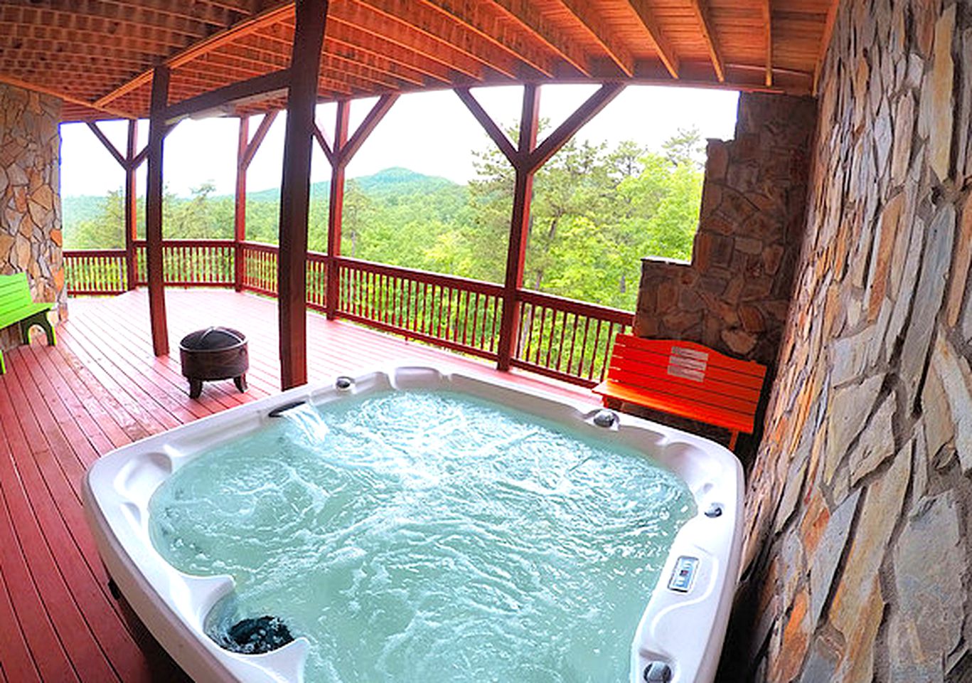 Luxurious Log Cabin Getaway with a Hot Tub in Dobson, North Carolina