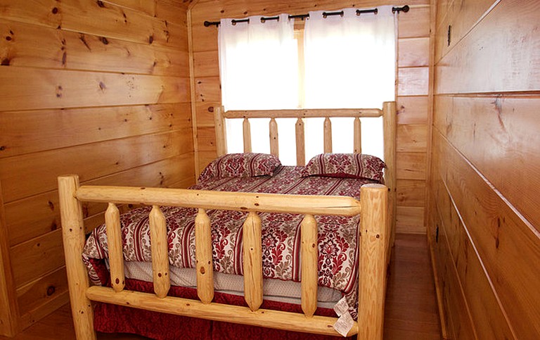 Log Cabins (Dobson, North Carolina, United States)