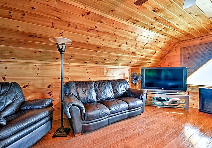 Log Cabins (Dobson, North Carolina, United States)