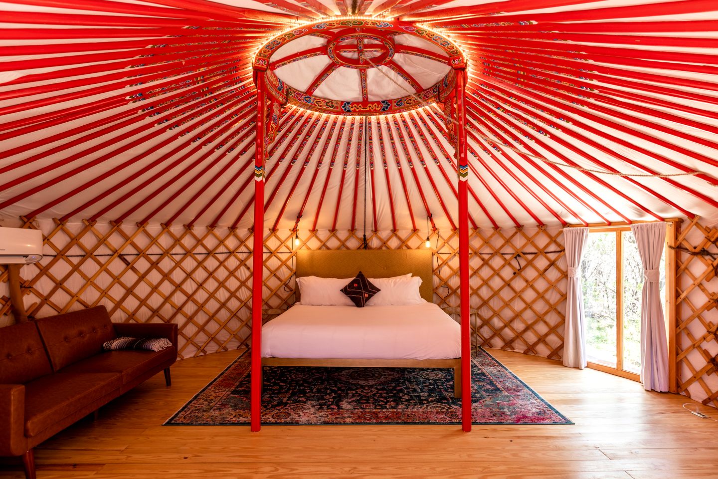 Beautiful Secluded Yurt with Hot Tub in Dripping Springs, Texas