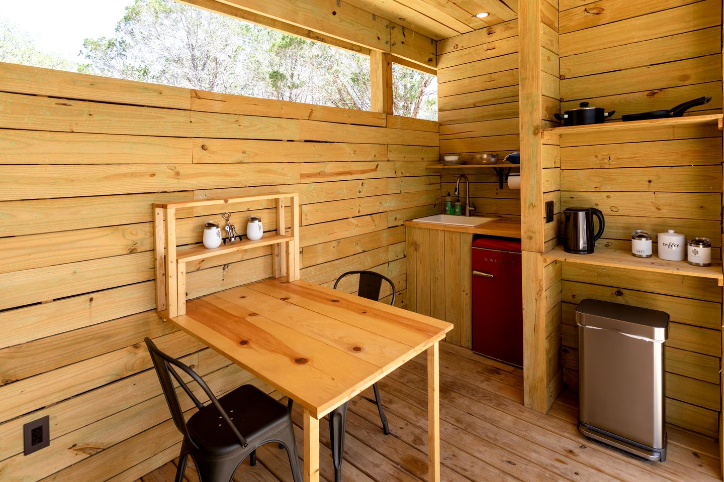 Beautiful Secluded Yurt with Hot Tub in Dripping Springs, Texas