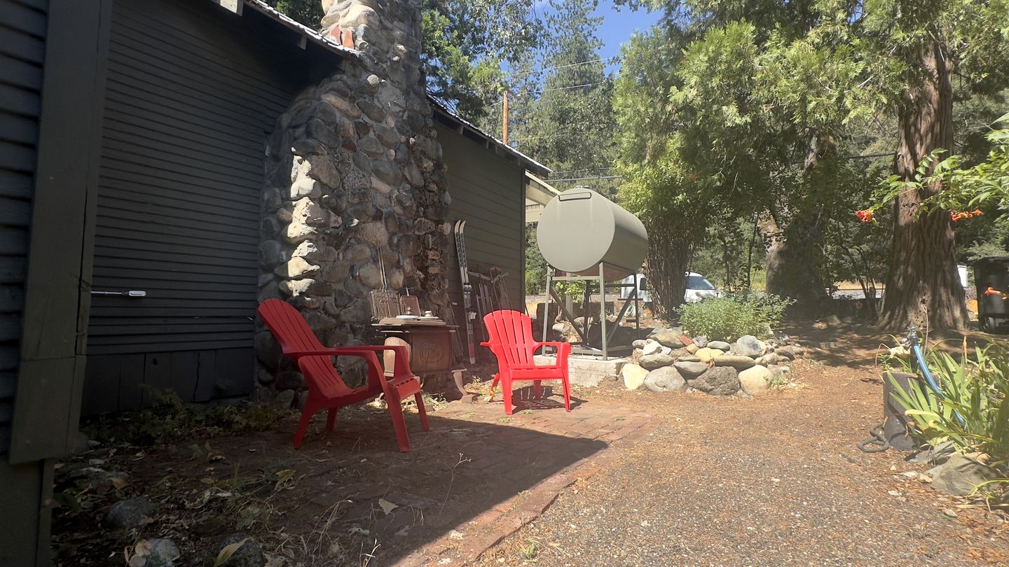 Gorgeous Creekfront Cabin in Castella, California