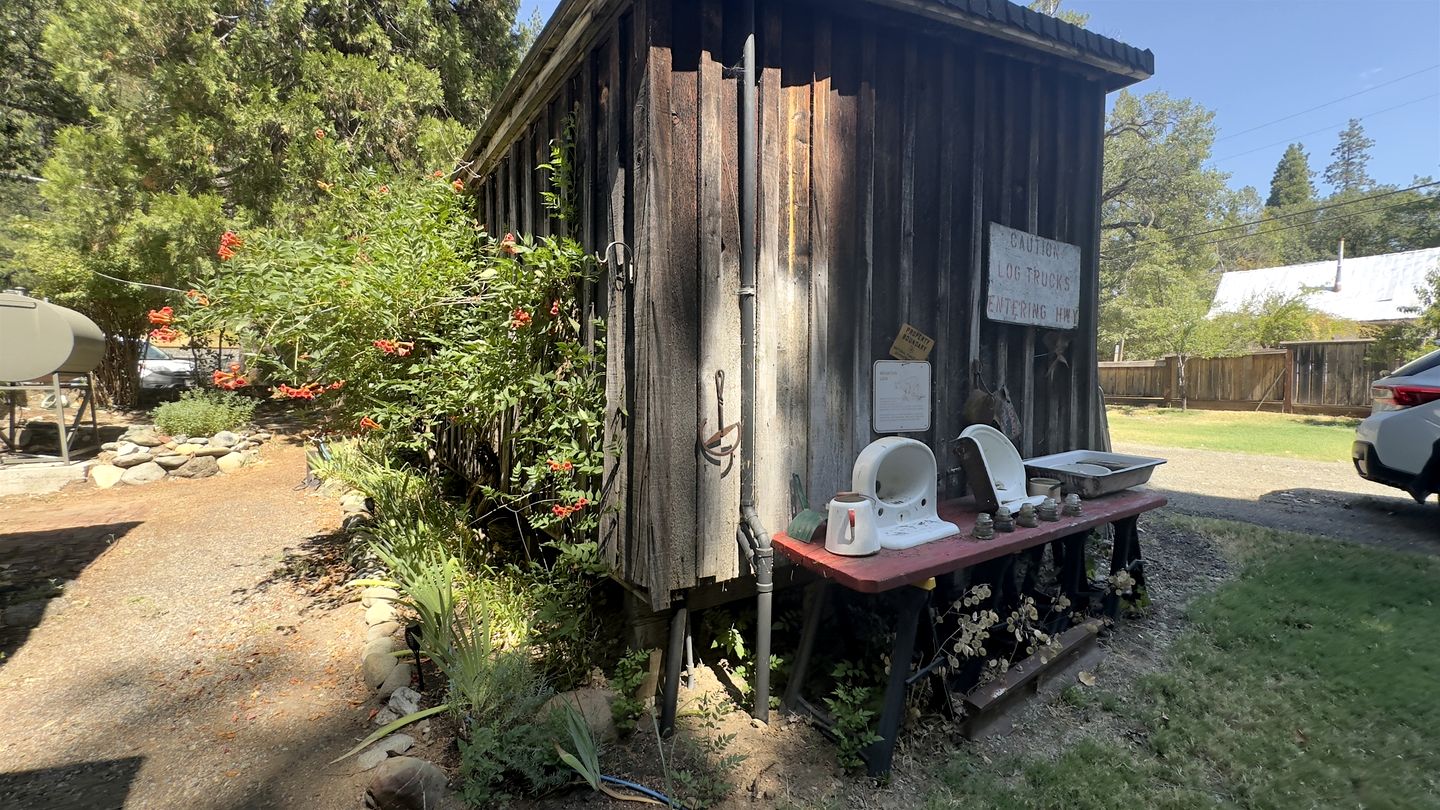 Gorgeous Creekfront Cabin in Castella, California