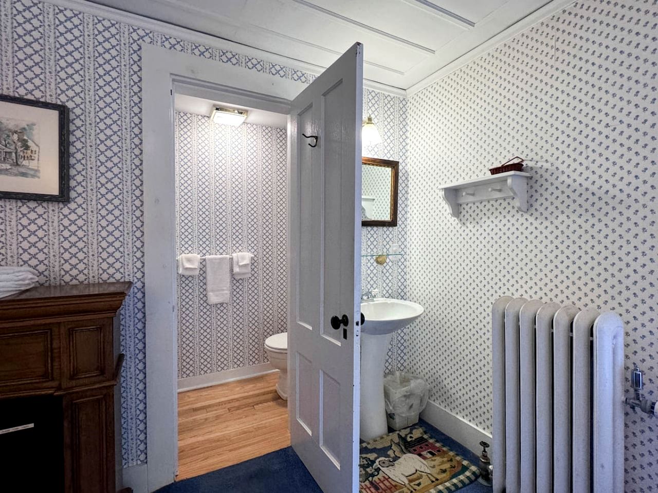 Enormous Spacious Cabin with Jacuzzi Perfect for Groups in New Hampshire