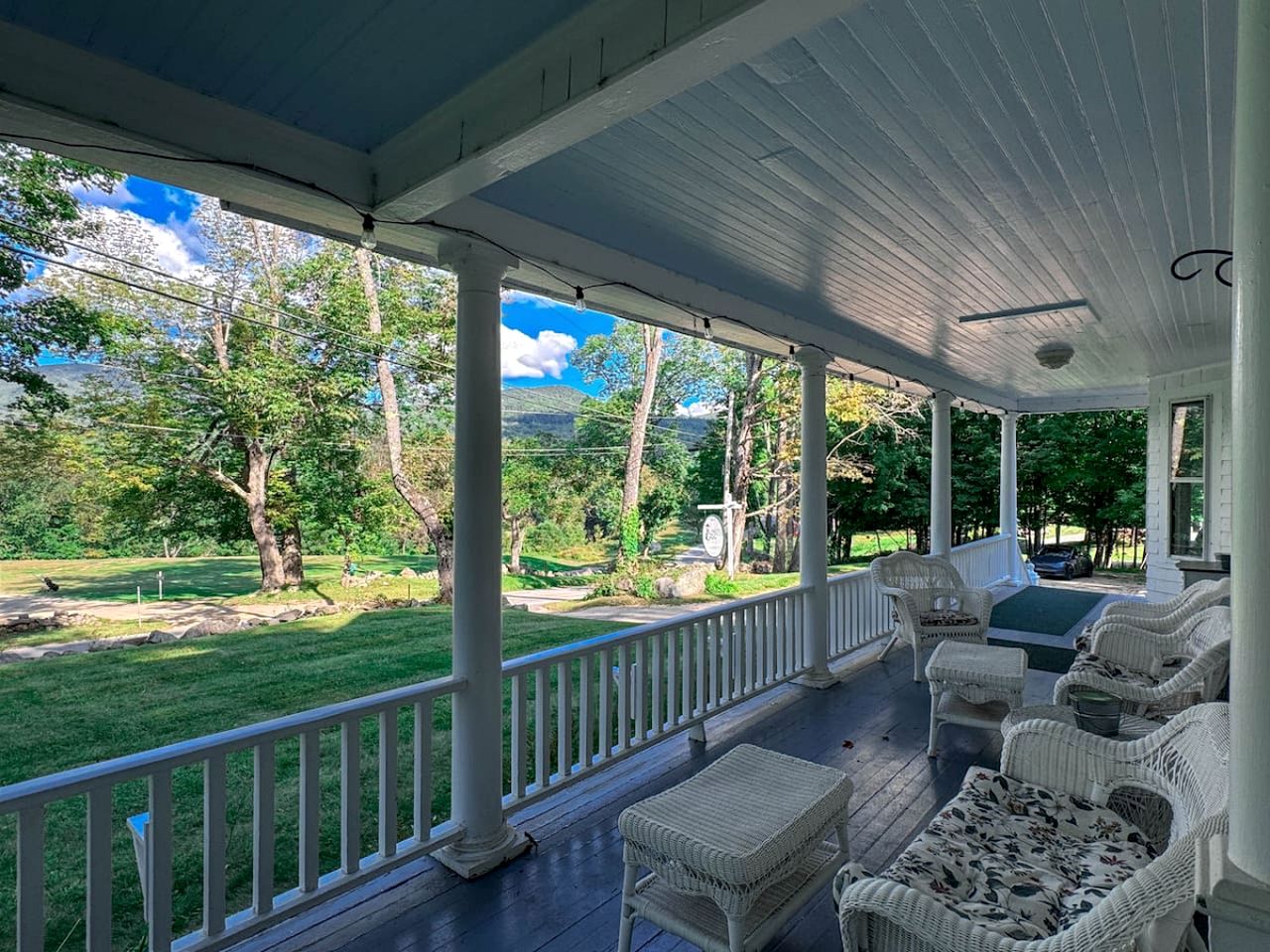 Enormous Spacious Cabin with Jacuzzi Perfect for Groups in New Hampshire