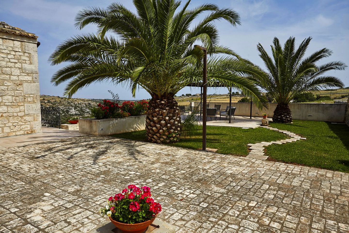 Luxury Cottage Rental for Groups near Cava Ispica Nature Reserve in Sicily, Italy