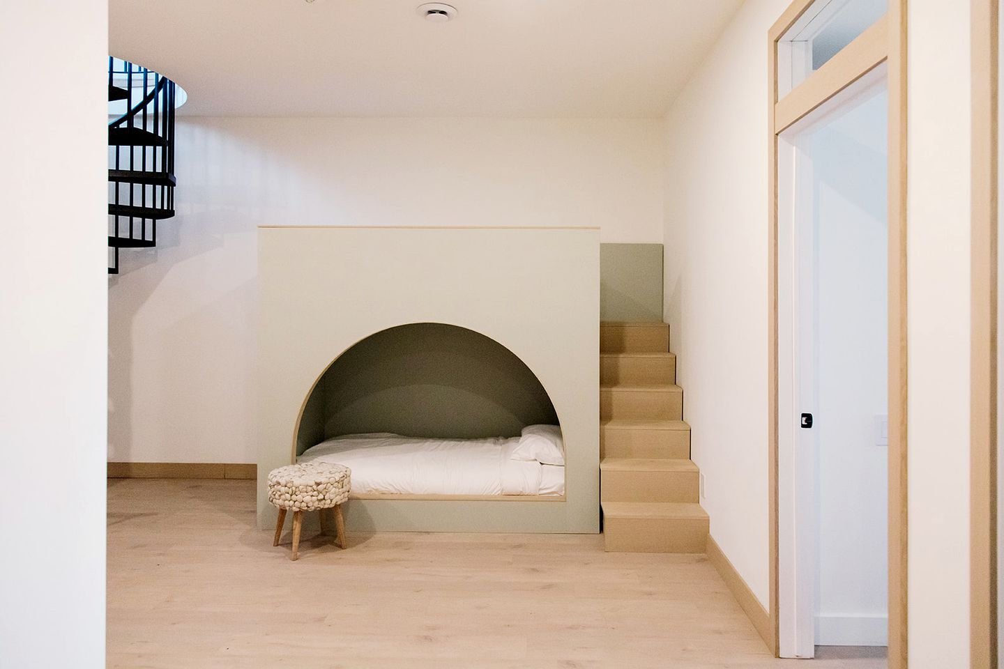 Idyllic Cabin Rental on Rice Lake Perfect for Nature Holidays in Peterborough, Ontario