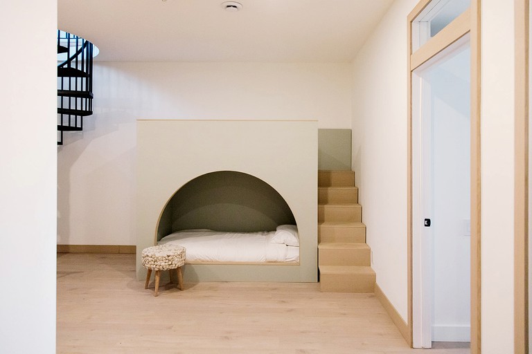 Cabins (Toronto, Ontario, Canada)