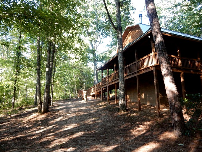 Cabins (Pine Mountain, Georgia, United States)