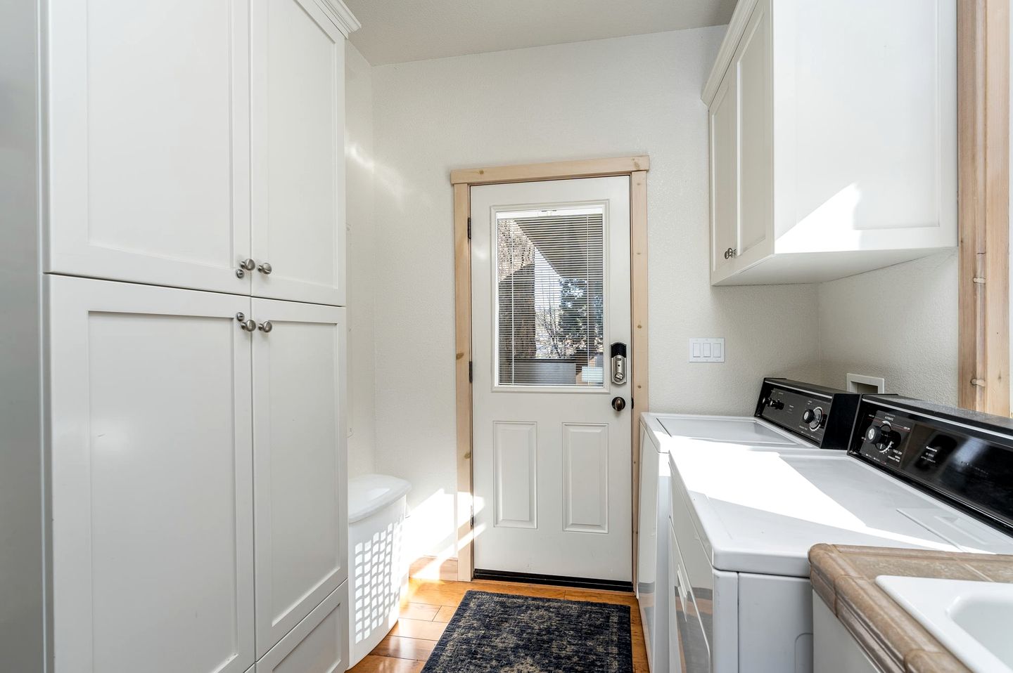 Luminous Secluded Villa with Pool Table and Spa Bath in Groveland, California