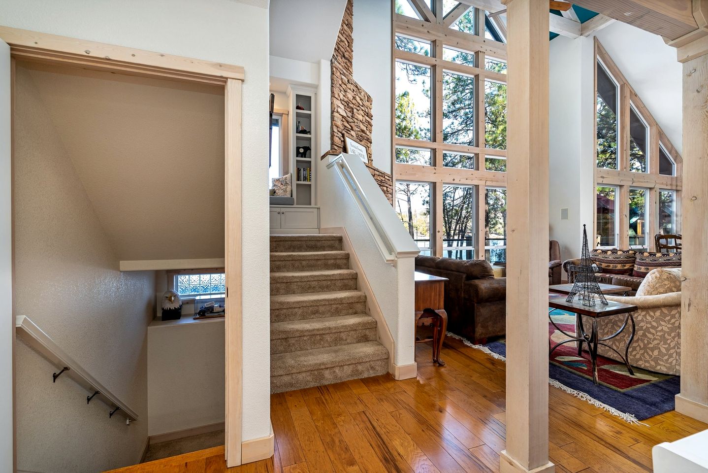 Luminous Secluded Villa with Pool Table and Spa Bath in Groveland, California