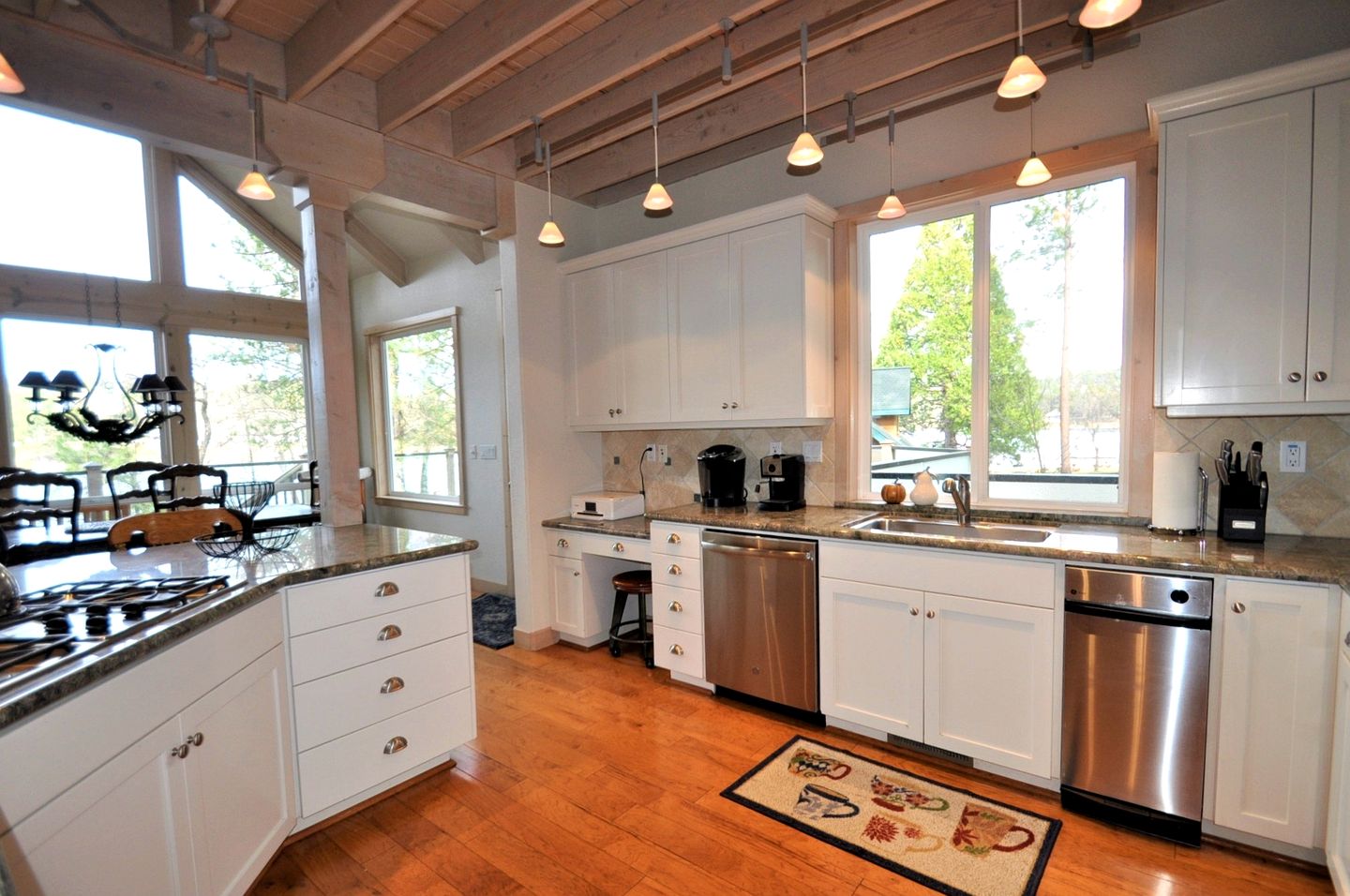 Luminous Secluded Villa with Pool Table and Spa Bath in Groveland, California