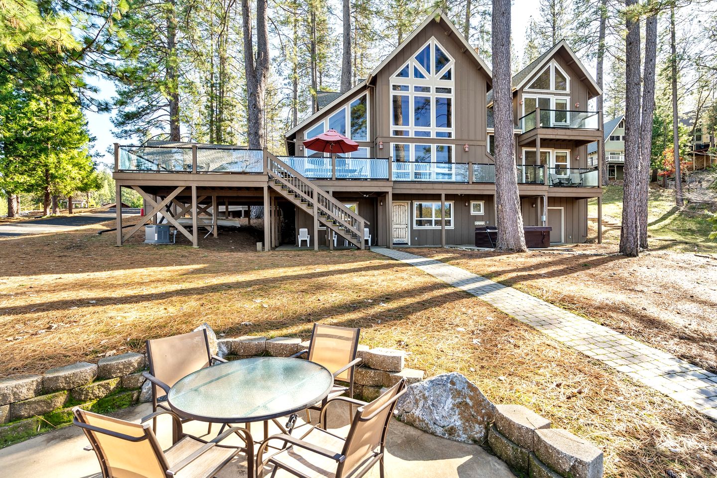 Luminous Secluded Villa with Pool Table and Spa Bath in Groveland, California