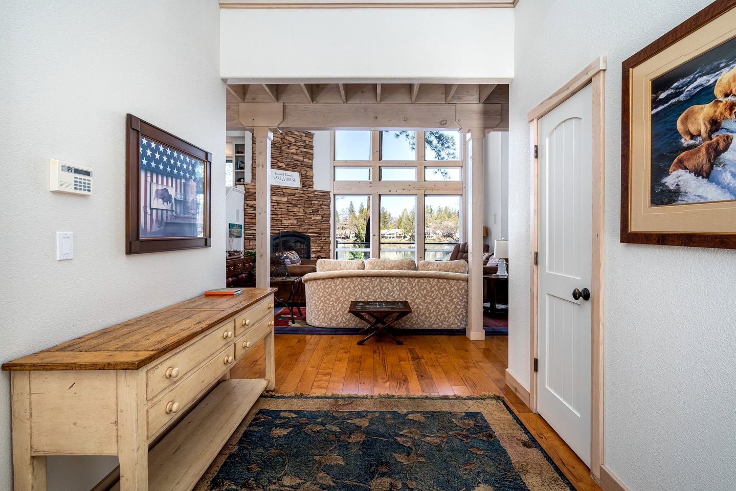 Luminous Secluded Villa with Pool Table and Spa Bath in Groveland, California