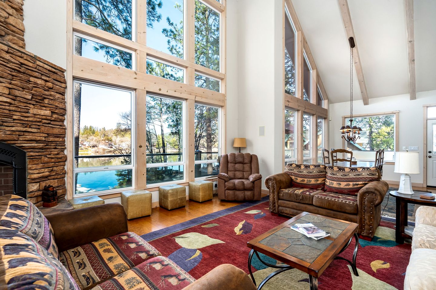 Luminous Secluded Villa with Pool Table and Spa Bath in Groveland, California