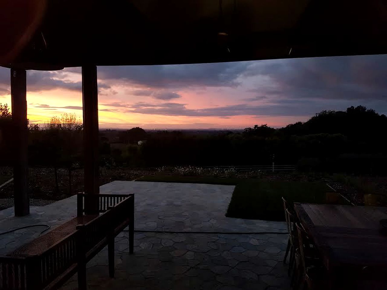 Stylish Room with Private Patio in a Bed and Breakfast near Pukekohe, Auckland