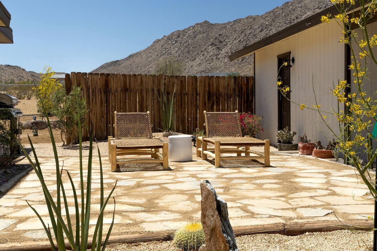 Spectacular Desert Cottage with Sauna and Jacuzzi in California