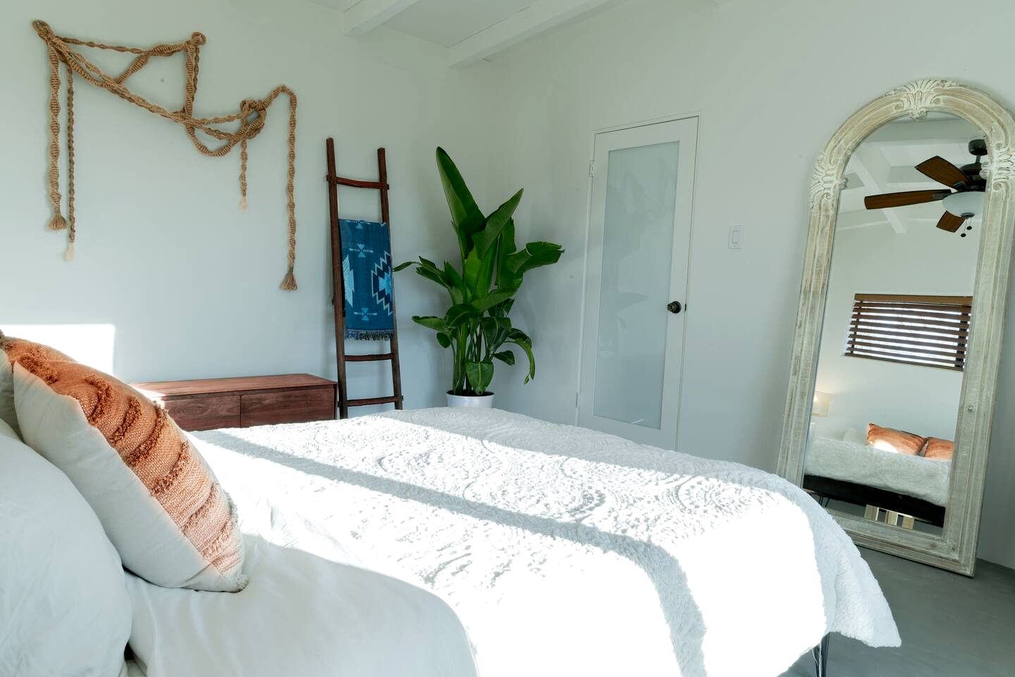 Spectacular Desert Cottage with Sauna and Jacuzzi in California