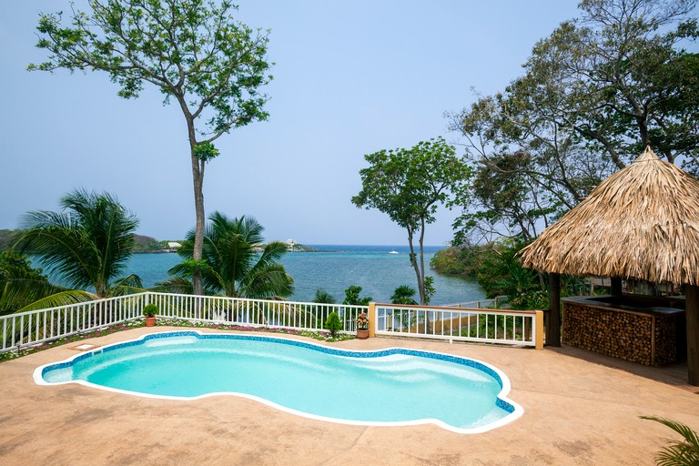 Beach Houses (Roatan, Islas de la Bahía, Honduras)