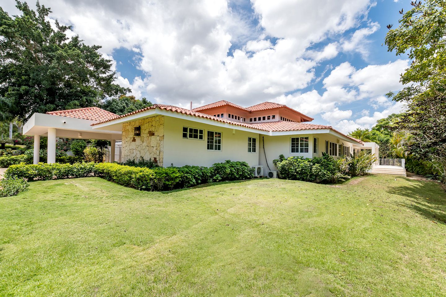 Gorgeous Caribbean Style Villa for an Amazing Family Retreat