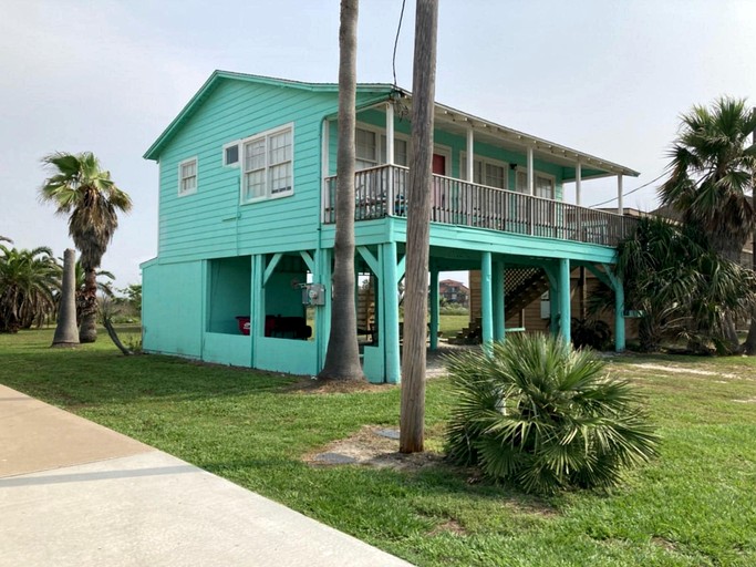 Colorful Spacious Beach House with Coast Views in Texas
