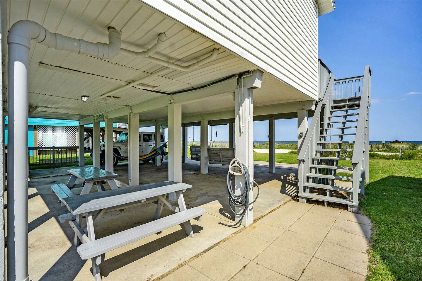 Relaxing Beach House with Incredible Sea Views for a Wonderful Family Getaway in Galveston, Texas