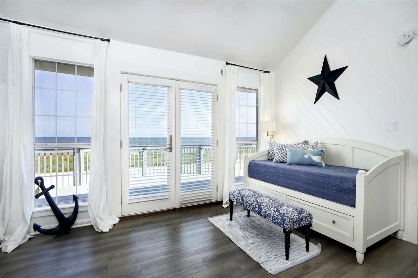Relaxing Beach House with Incredible Sea Views for a Wonderful Family Getaway in Galveston, Texas