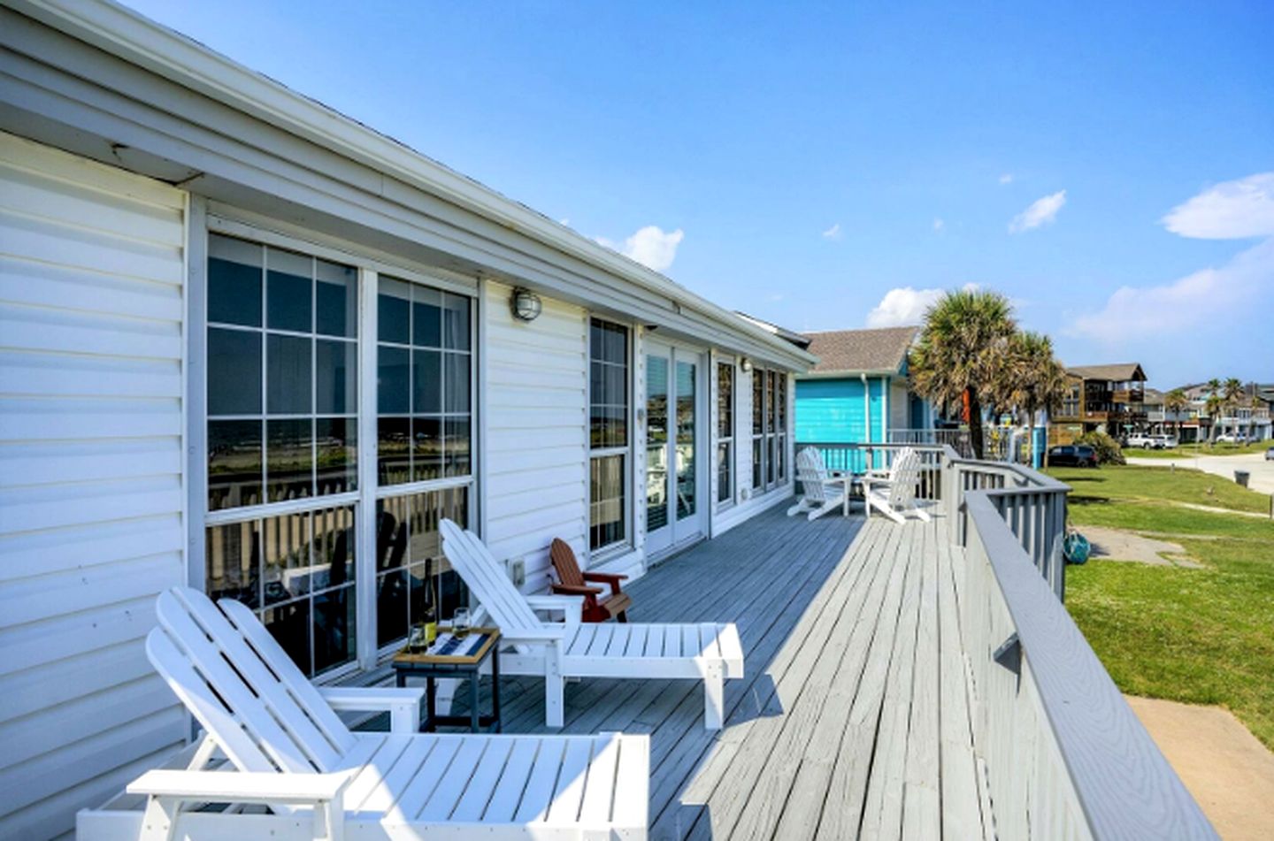 Relaxing Beach House with Incredible Sea Views for a Wonderful Family Getaway in Galveston, Texas
