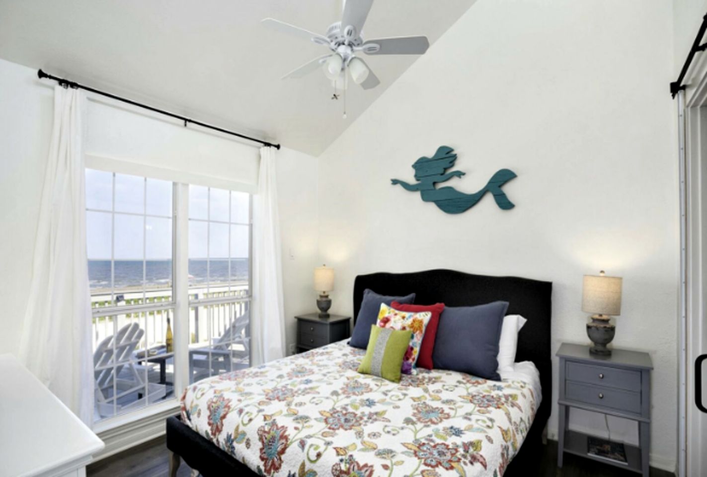 Relaxing Beach House with Incredible Sea Views for a Wonderful Family Getaway in Galveston, Texas