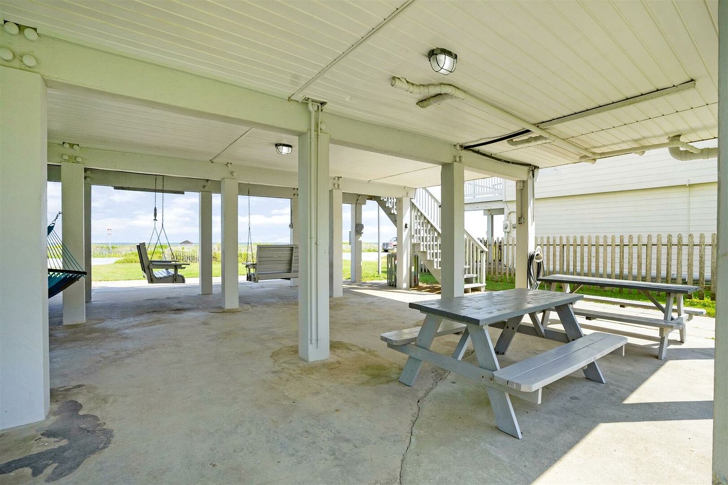 Relaxing Beach House with Incredible Sea Views for a Wonderful Family Getaway in Galveston, Texas