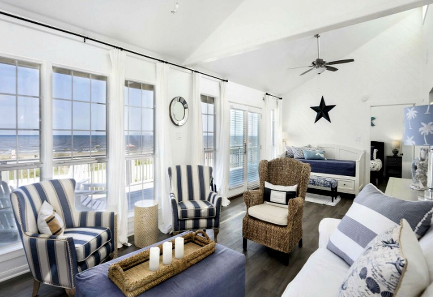 Relaxing Beach House with Incredible Sea Views for a Wonderful Family Getaway in Galveston, Texas