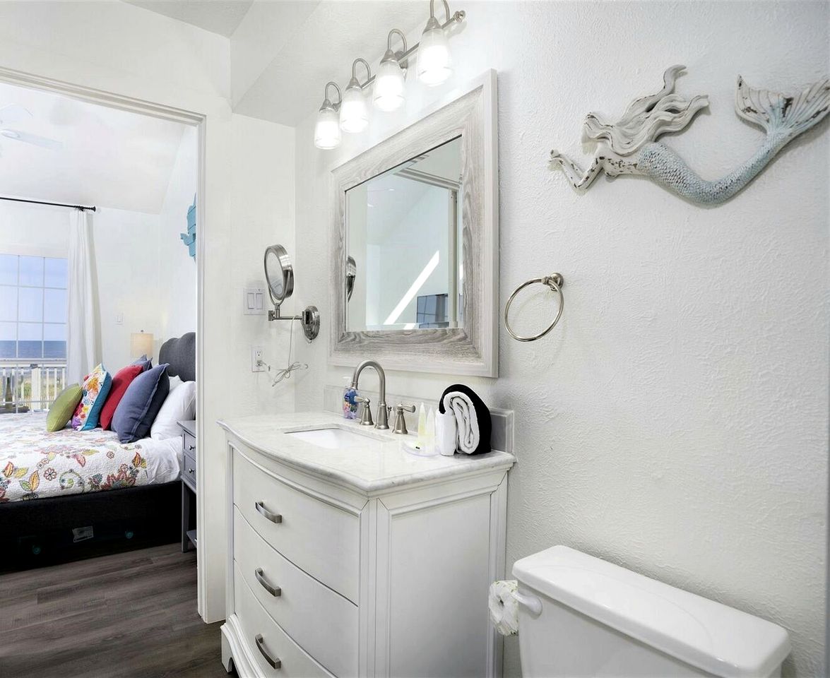 Relaxing Beach House with Incredible Sea Views for a Wonderful Family Getaway in Galveston, Texas