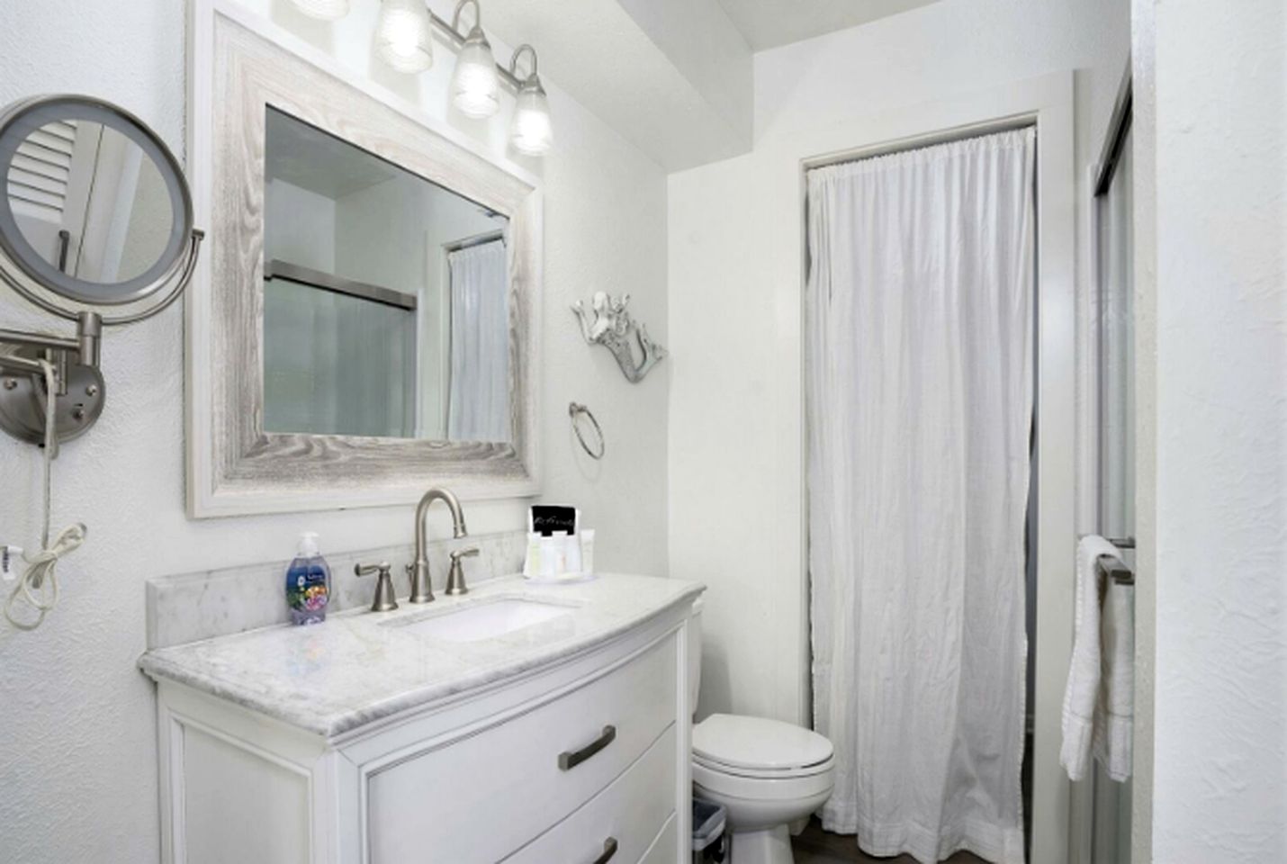 Relaxing Beach House with Incredible Sea Views for a Wonderful Family Getaway in Galveston, Texas