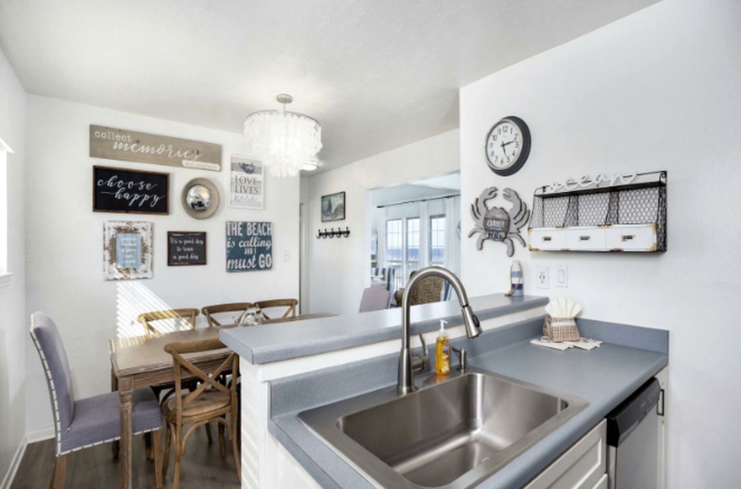 Relaxing Beach House with Incredible Sea Views for a Wonderful Family Getaway in Galveston, Texas