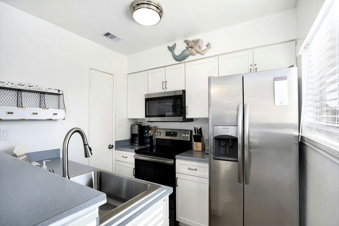 Relaxing Beach House with Incredible Sea Views for a Wonderful Family Getaway in Galveston, Texas