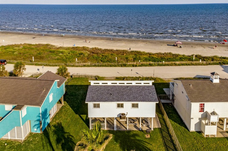 Relaxing Beach House with Incredible Sea Views for a Wonderful Family Getaway in Galveston, Texas