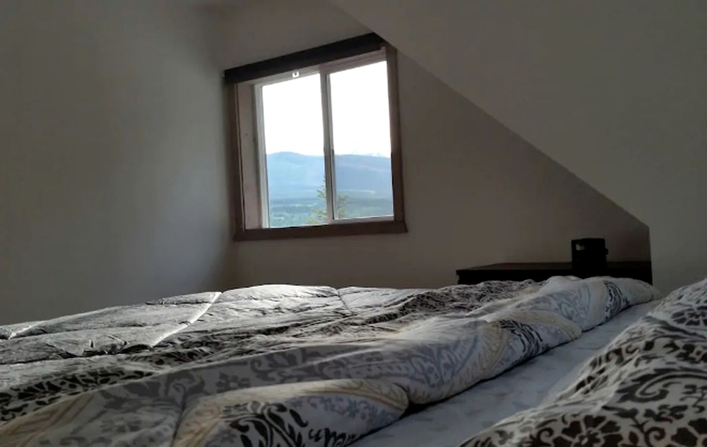 Cozy Cottage with Magnificent Views in Golden, British Columbia