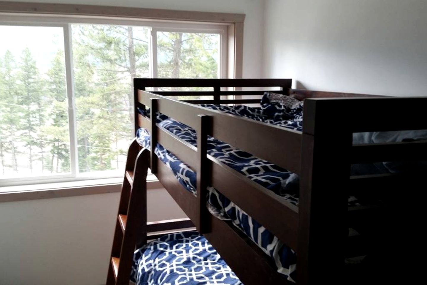 Cozy Cottage with Magnificent Views in Golden, British Columbia