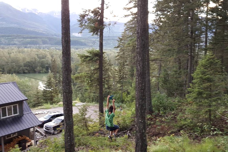 Cottages (Golden, British Columbia, Canada)