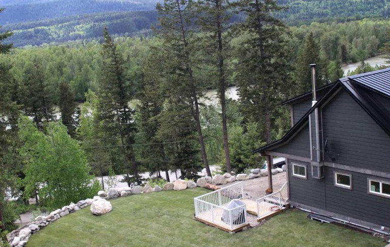 Cottages (Golden, British Columbia, Canada)