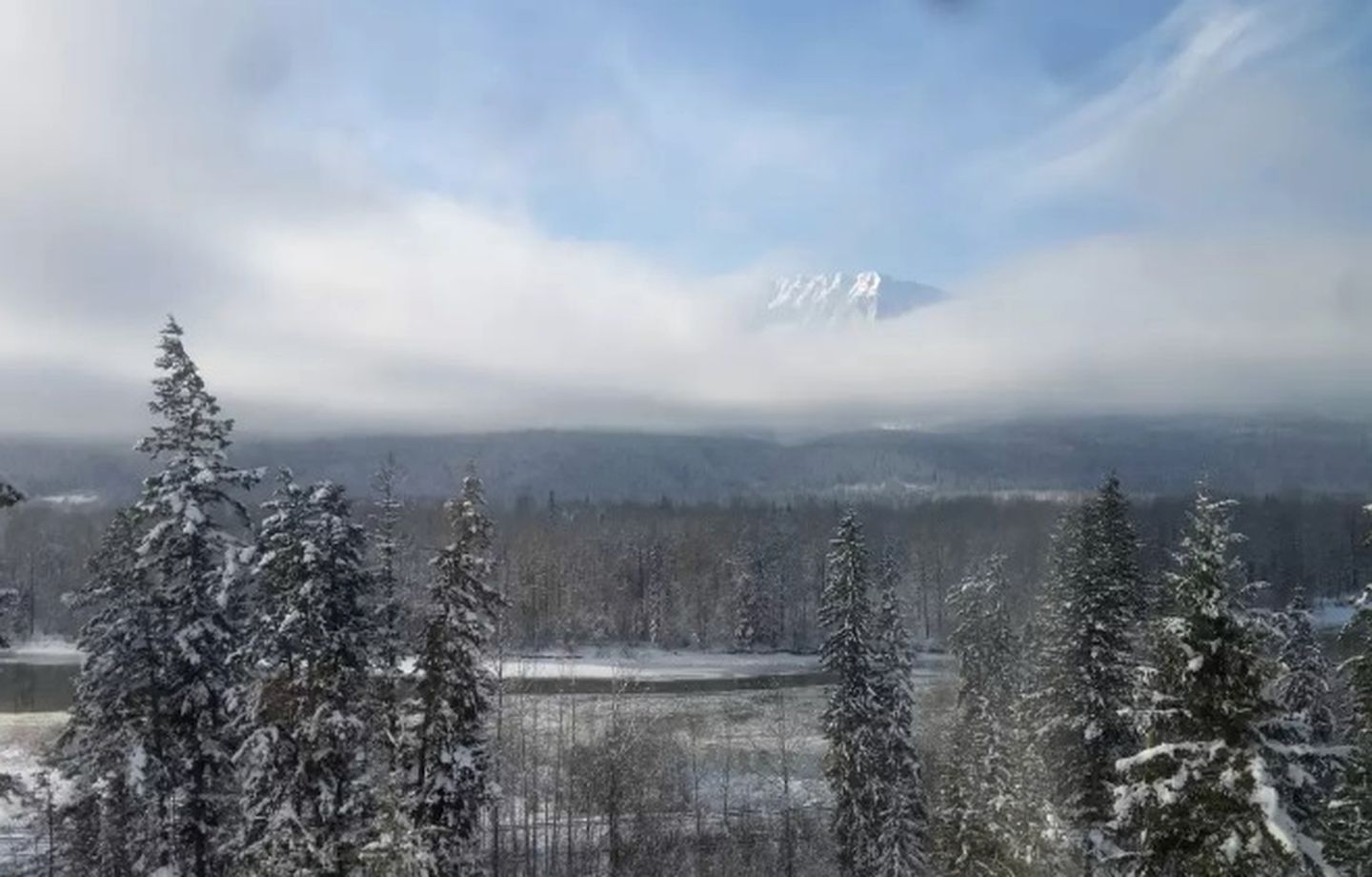 Cozy Cottage with Magnificent Views in Golden, British Columbia