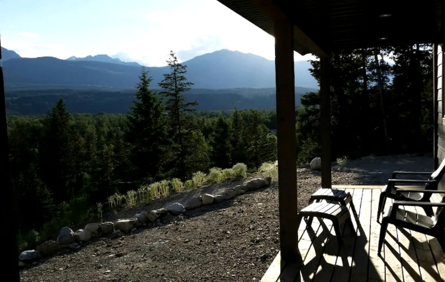 Cozy Cottage with Magnificent Views in Golden, British Columbia
