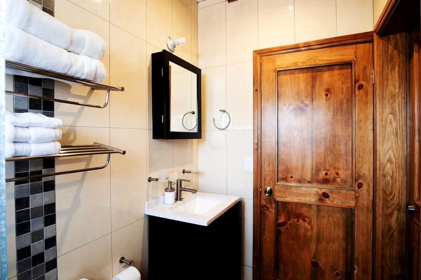 Stylish Countryside Suite with Fire Pit & Relaxing Outdoor Spaces in Baja California, Mexico